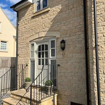 1 Holdan Mews, 1 Bed House, Free Parking, Central Witney Exterior photo