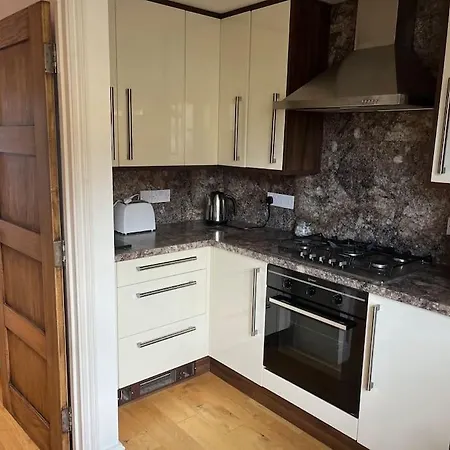 1 Holdan Mews, 1 Bed House, Free Parking, Central Witney Exterior photo