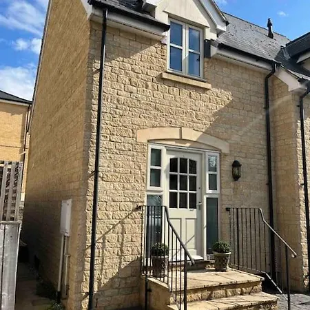 1 Holdan Mews, 1 Bed House, Free Parking, Central Witney Exterior photo