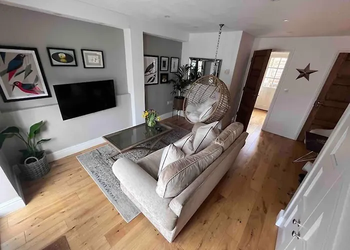 1 Holdan Mews, 1 Bed House, Free Parking, Central Witney